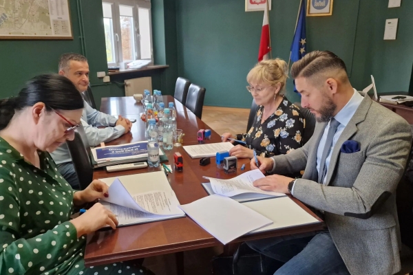 Budowa budynku szkoły zlokalizowanej przy skrzyżowaniu ul. Dworkowej i ul. Ceramicznej w Kobyłce