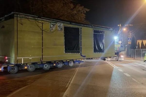 Na budowę w Leoncinie dotarł niemal gotowy posterunek o powierzchni 170 m2